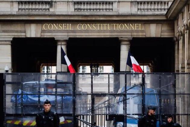 Francia, via libera della Corte costituzionale alla riforma delle pensioni: non si fermano le proteste
