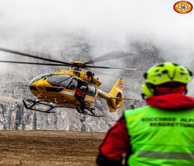 Bolzano, donna trovata morta in sacco a pelo su un prato alpino in Alto Adige