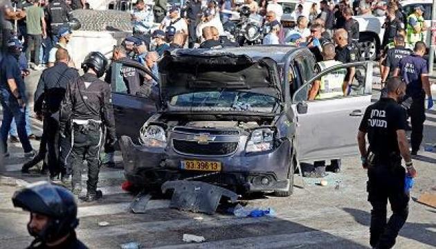 Gerusalemme, attentato terroristico al mercato Mahane Yehuda: auto travolge i passanti e provoca 5 feriti