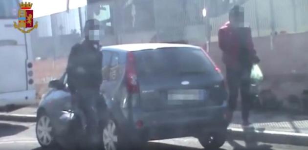 Migranti, 25 trafficanti in arresto. "Biglietti" da oltre 1000€ per viaggi clandestini verso l'Italia e l'Ue 