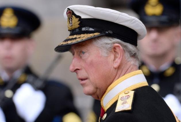 Coronation day, 25aprile e 1o maggio: finita la festa gabbati li santi! Gli europei di fronte al tracollo delle repubbliche, mentre gli inglesi plaudono l'ultimo re