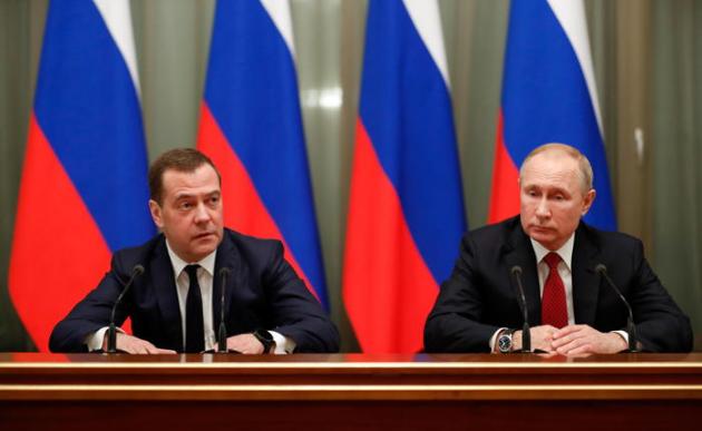 Attentato a Putin, l’avvertimento di Medvedev: “Non resta che eliminare fisicamente Zelensky”