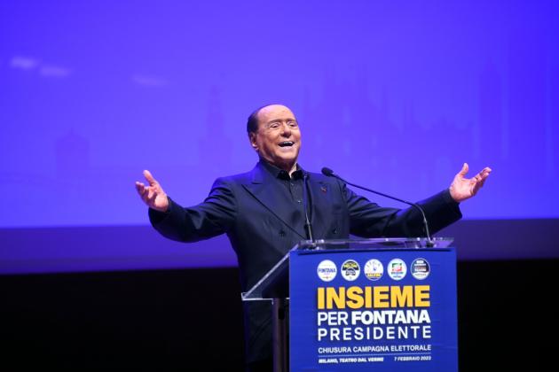 Silvio Berlusconi, migliora significativamente il suo stato di salute, ma rimane in ospedale