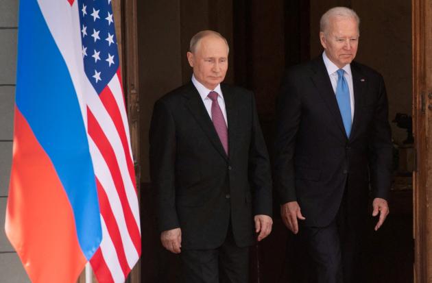 Attentato a Putin, la rivelazione dell’ex ufficiale della Cia Larry Johnson: “Decisione presa dagli Usa”