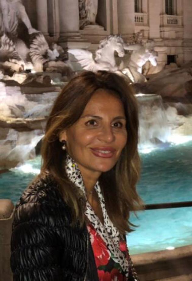 La faccia pulita della politica cittadina ha un nome: Antonella Esposito Gagliardi. Dal set giuridico a quello di  Roman Polanski nel suo ultimo film “The Palace” di prossima uscita.