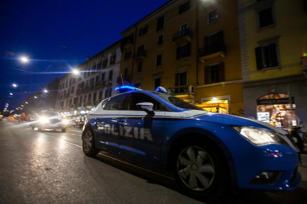 Omicidio a Cassino, donna di 30 anni accoltellata in casa: è caccia al killer
