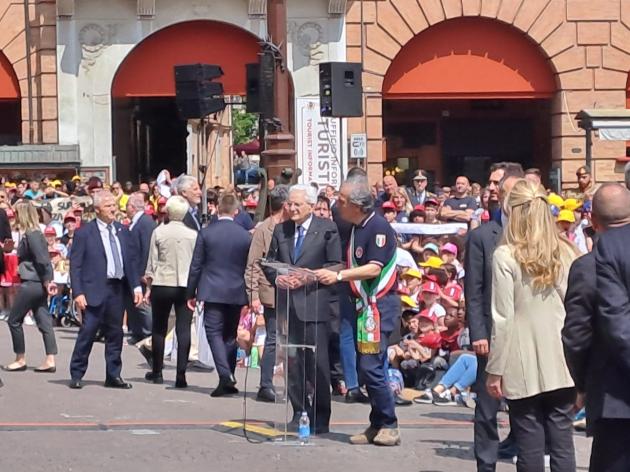 Alluvione Emilia Romagna, Mattarella visita le zone colpite: “Non siete soli, lo Stato è con voi”
