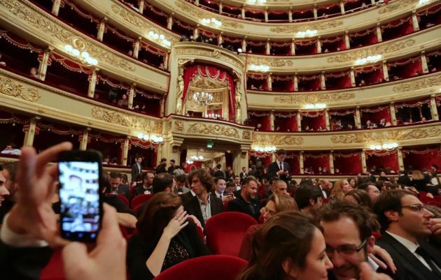 Milano, la Scala dei giovani: 1 spettatore su 3 ha meno di 35 anni. Il sovrintendente Meyer: “Dato sorprendente”
