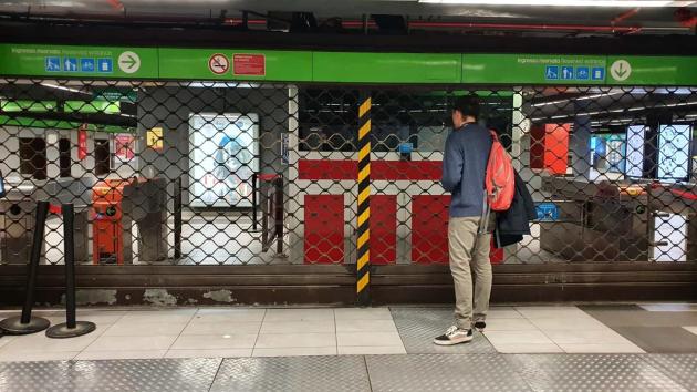 Milano, i (dis)servizi di Atm tra disagi per le aziende, scioperi e aumento del biglietto da 2 a 2,20 euro