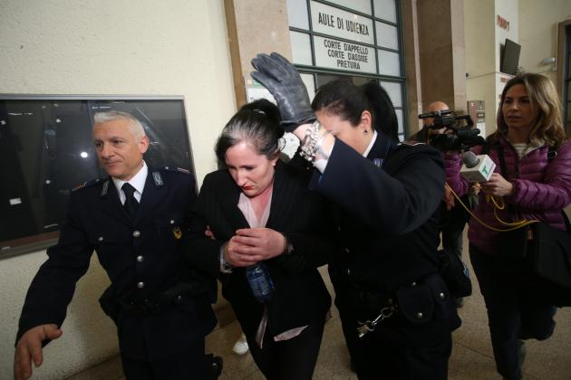 Alessia Pifferi, la dirigente della polizia scientifica: "In casa due valigie con 30 abiti da sera ma il frigo vuoto"