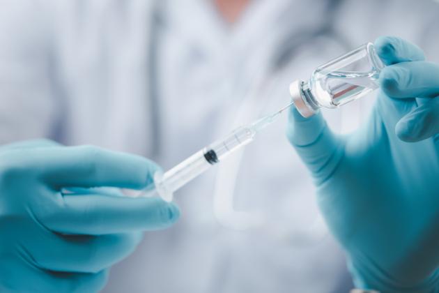 Covid, falsa esenzione dal vaccino: assolto il medico di base Massimo Del Bene. Sentenza pilota a Pesaro