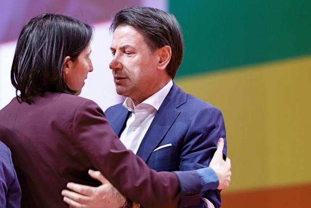 Schlein e Conte alla manifestazione sulla precarietà a Roma. Il PD costretto ad inseguire il M5S sui diritti sociali 