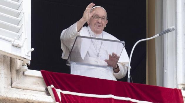 Papa Francesco cambia idea: “Teoria gender pericolosissima, cancella le differenze. Maternità surrogata? Deprecabile”