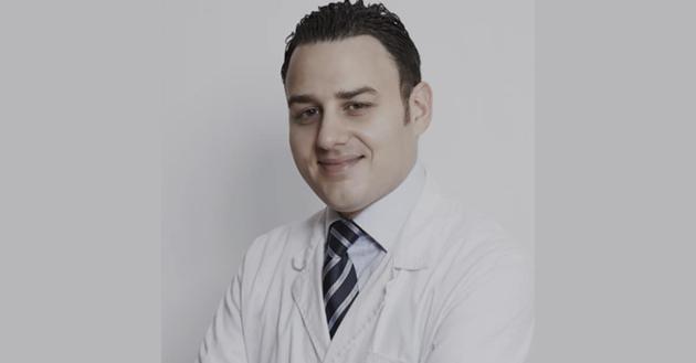 Malore improvviso per Paolo Caparrè, morto a 42 anni di infarto mentre faceva il bagno al mare con il figlioletto