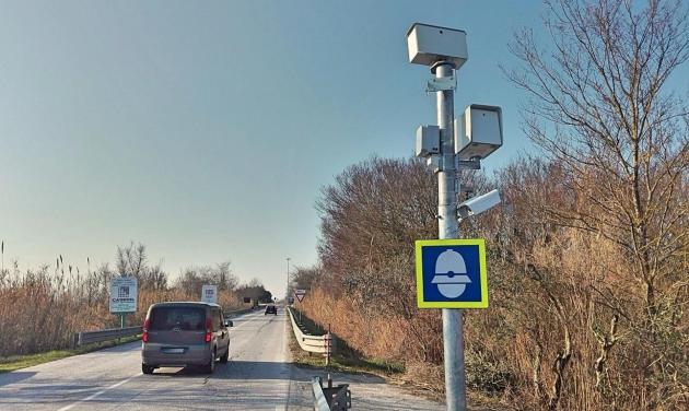 Multe autovelox, Firenze (23 mln), Milano (13 mln) e Genova (11 mln) i Comuni con i maggiori proventi nel 2022. Se si parla di incassi dalle multe cdx e csx sono uguali