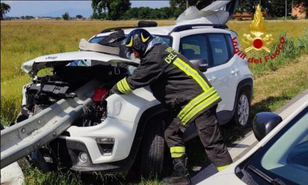 Perugia, si schianta con l'auto ed il guardrail trapassa l'abitacolo. Guidatore vivo per miracolo