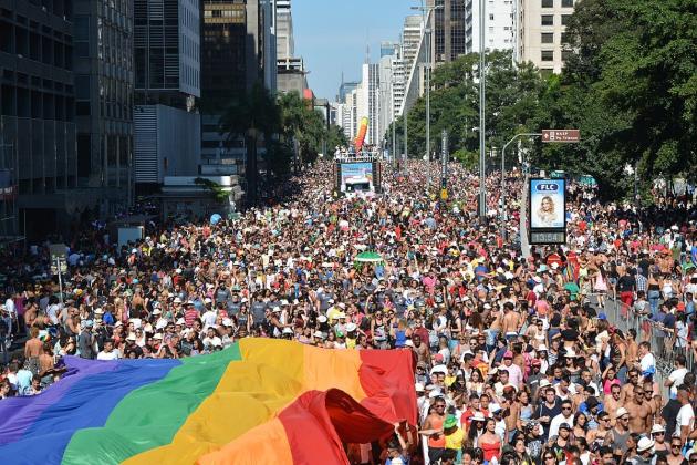 Gay pride, il corteo circense voluto dal capitale e che nulla ha a che vedere coi diritti delle persone omosessuali