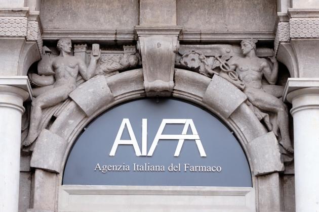 Aifa, dimissioni di oncologi e tecnici, AIOM: “Decisioni su approvazione dei farmaci prese senza istruttoria, trasparenza e spiegazioni”