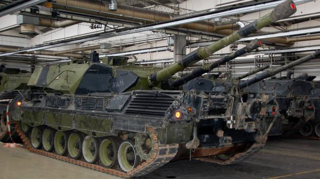 Guerra Ucraina, 96 carri armati Leopard 1 “abbandonati” in Italia: stop della Svizzera all’azienda di armamenti Ruag per l’esportazione