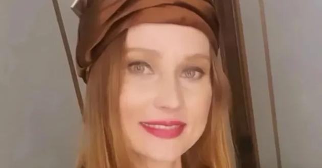 Katarina Pavelek, l’attrice slovacca morta suicida: "Effetti avversi gravi da vaccino Covid, hanno distrutto la mia salute”