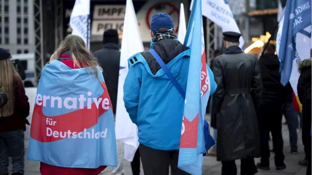 Germania, AfD vola nei sondaggi (21%) ed è secondo partito dopo CDU (24%): a Raguhn-Jessnitz eletto primo sindaco di estrema destra