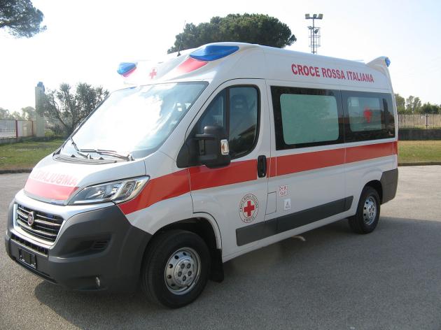 Riccione, chiamano l'ambulanza per scroccare un passaggio e filmano su TikTok