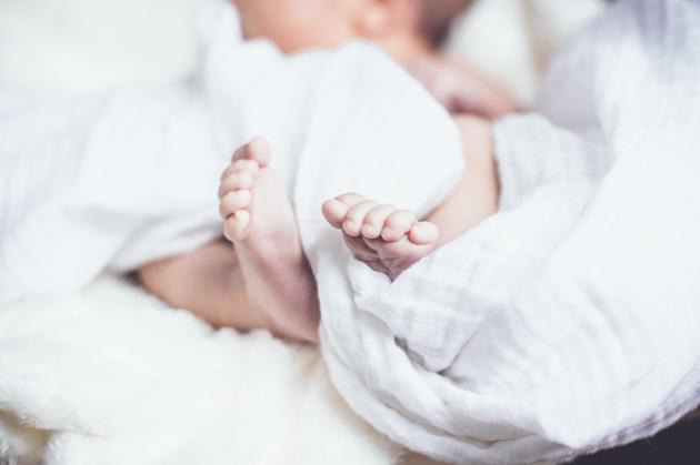 Voghera, mamma strangola figlio di 1 anno e poi chiama i soccorsi: “Ho ucciso mio figlio”. Ipotesi raptus