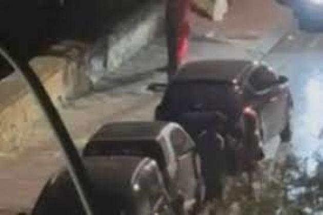 Napoli, identificato e denunciato per lesioni aggravate Antonio L., il 36enne che ha schiaffeggiato la fidanzata in via Orazio