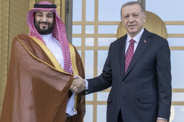 Turchia, via al tour diplomatico di Erdogan in Arabia Saudita, Emirati e Qatar: sul tavolo economia, questione palestinese e relazioni militari