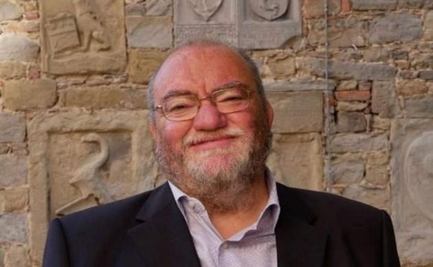 Cortona, Giancarlo Cateni morto di malore improvviso, il web: "Sui social scriveva 'medici no vax curino le scimmiette a casa loro'"