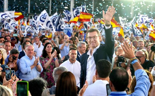 Chi è Alberto Nuñez Feijoo, il leader dei Popolari primo alle elezioni in Spagna: dalla guida della Galizia all'alleanza con Vox