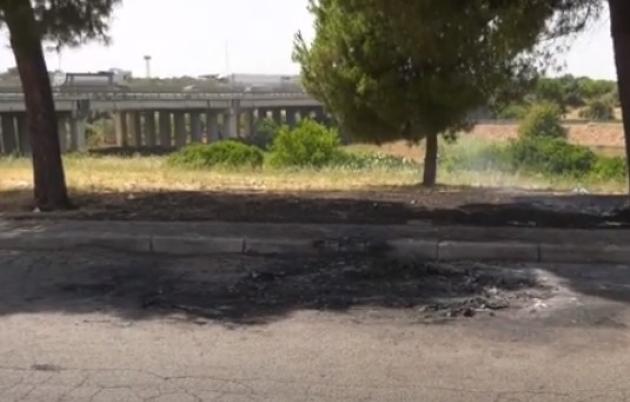 Bari, auto elettrica in fiamme, un morto carbonizzato. L’ipotesi: “malfunzionamento dell’impianto elettrico”