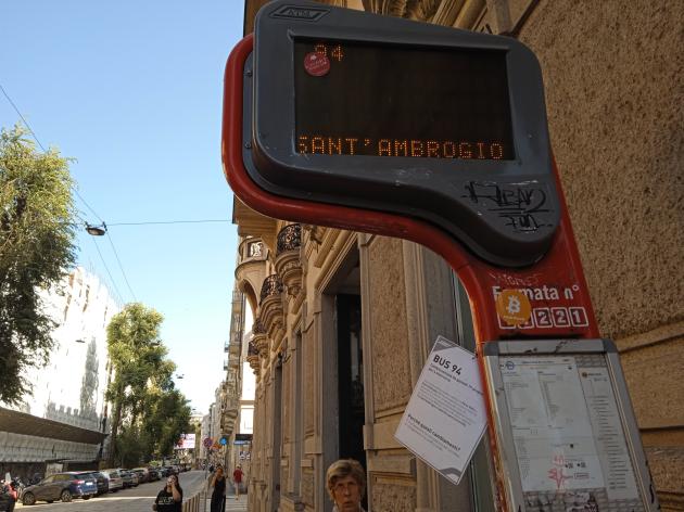 Atm Milano, il capolinea fantasma dell’autobus 94. “Spostato da piazzale Cadorna a Sant’Ambrogio”, ma il pullman non arriverà mai