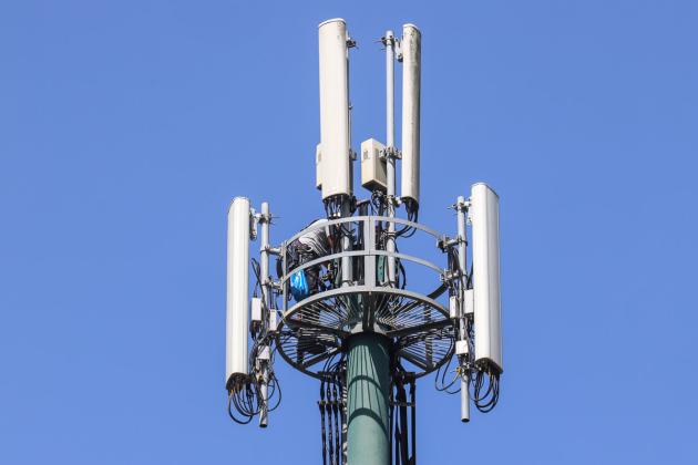Decreto Omnibus, su i limiti elettromagnetici per favorire il 5g, da 6 Volt/metro a 24 V/m. Legambiente: "A rischio la salute"