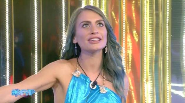 "Taxi gratis per ubriachi": Salvini firma Pdl di Nikita Pelizon del GF Vip, il web: "Pagano gli str*nz* sobri?"