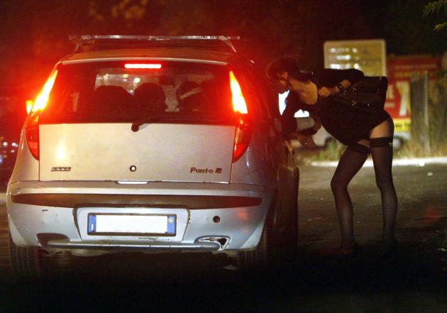 Sex workers, proposta dei Radicali: “Lavoro sessuale professione autonoma”, Codacons: “3,6 mld € di fatturato annuo”