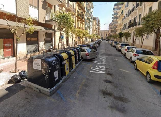 Taranto, neonato abbandonato in un cassonetto dei rifiuti salvato da un passante e dalla Polizia