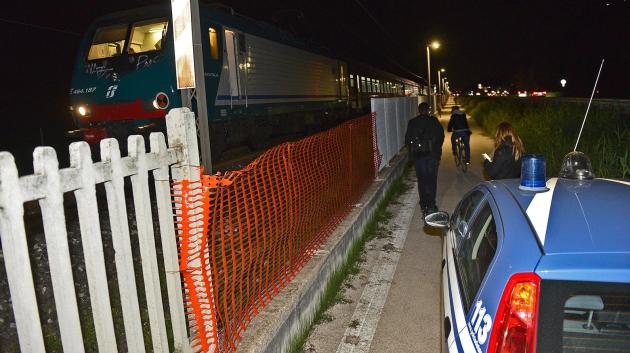 Legnano, 30enne travolto e ucciso da treno regionale diretto a Milano, gli inquirenti: "Non esclusa ipotesi suicidio"
