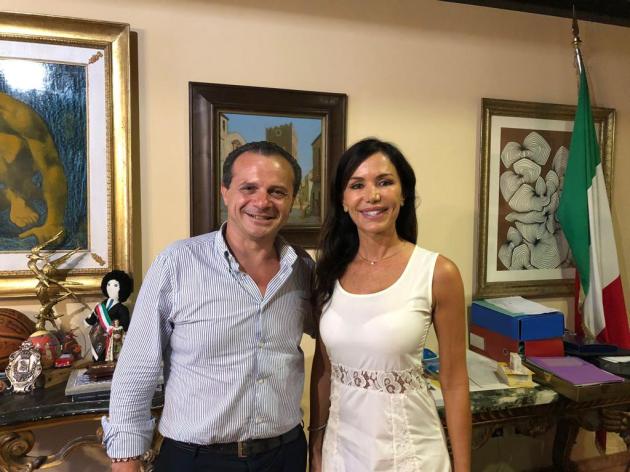Valentina Castellani Quinn con Cateno De Luca