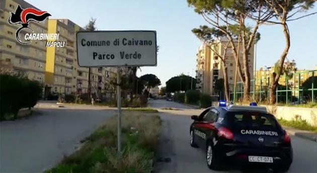 Caivano (Napoli), cuginette 13enni stuprate da 6 coetanei e un 19enne in un capannone al Parco Verde