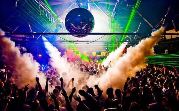 Discoteche in crisi nel periodo estivo in Italia, con un meno 30% di ingressi e i gestori dei club si preoccupano