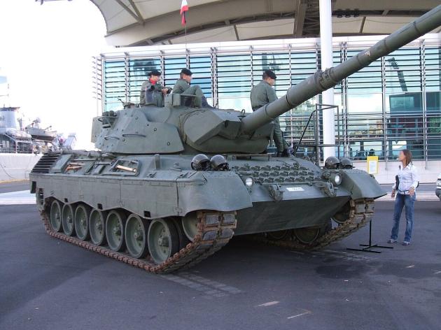 Svizzera, invia 25 Leopard all'Ucraina aggirando la neutralità e triangolando con un'azienda bavarese al prezzo di 500 franchi cad