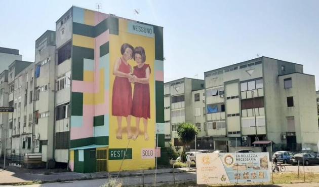 Stupro di Caivano, la madre di una delle cuginette: "Noi minacciati, non possiamo uscire di casa, portateci via"