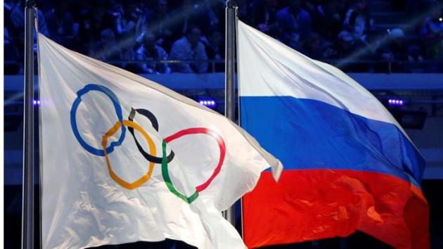 Olimpiadi Parigi 2024, Macron: "No bandiera russa”, il web: “Via anche quella dei Paesi Nato, complici crimini di guerra”