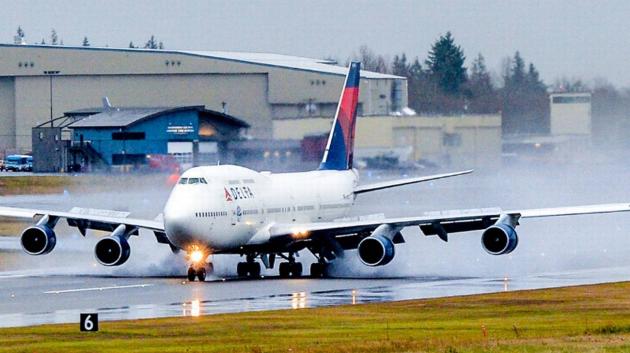 Attacco di diarrea a bordo, aereo costretto a rientrare ad Atlanta per "rischio biologico": audio diffuso su Twitter