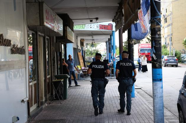 Caivano, 21 nuovi poliziotti in commissariato e carcere per i genitori che non mandano i figli a scuola