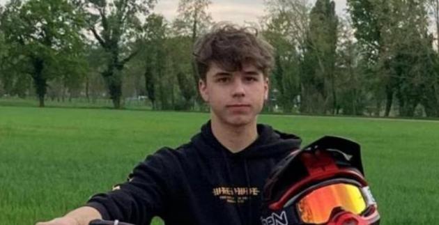 Davide Pavan, travolto e ucciso da poliziotto ubriaco, fattura da 183 € ai genitori per ripulire strada dal sangue