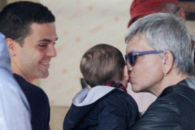 Nichi Vendola e la “fiaba gender” del figlio Tobia sull’adozione della coppia gay: “I miei due papà hanno chiesto un uovo a una donna”