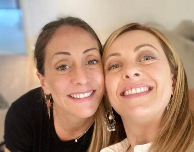 Assemblea FdI, esordio delle sorelle Meloni, Giorgia: “Su di me fango gratuito, strumentalizzato il ruolo di Arianna”