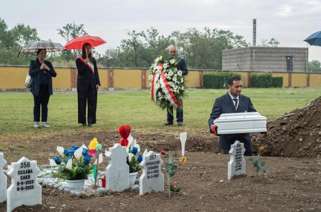 Funerale neonata trovata morta in un cassonetto